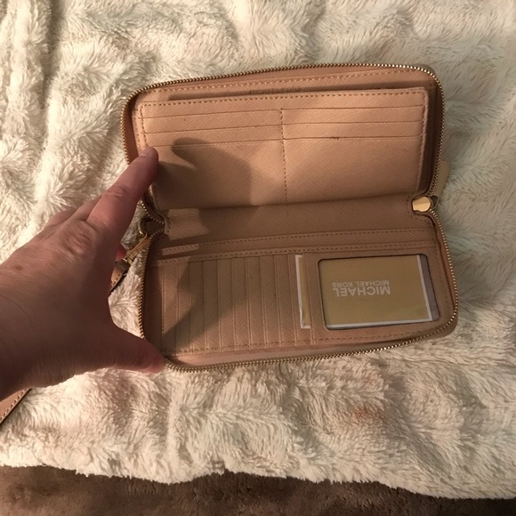 Michael Kors wristlet wallet - Picture 3 of 5